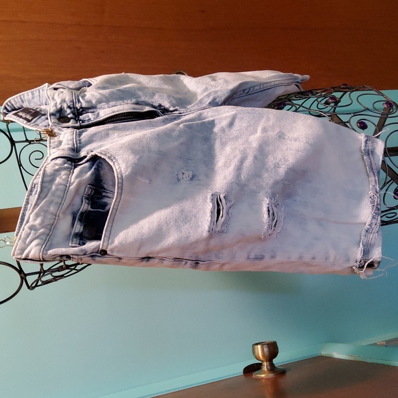 Distressed Parker Buffalo Jean Shorts - Picture 3 of 9